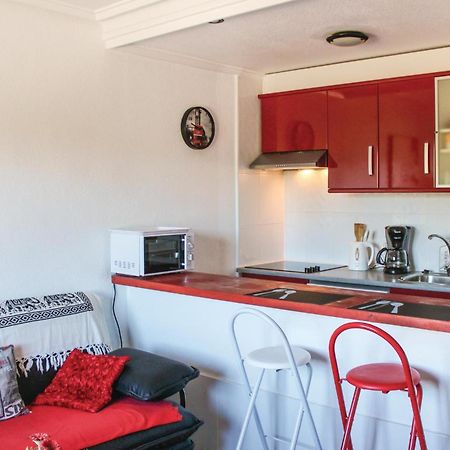 1 Bedroom Gorgeous Apartment In Рохалес Екстериор снимка