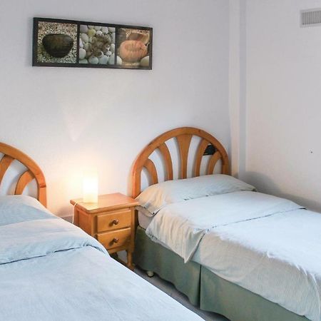 1 Bedroom Gorgeous Apartment In Рохалес Екстериор снимка
