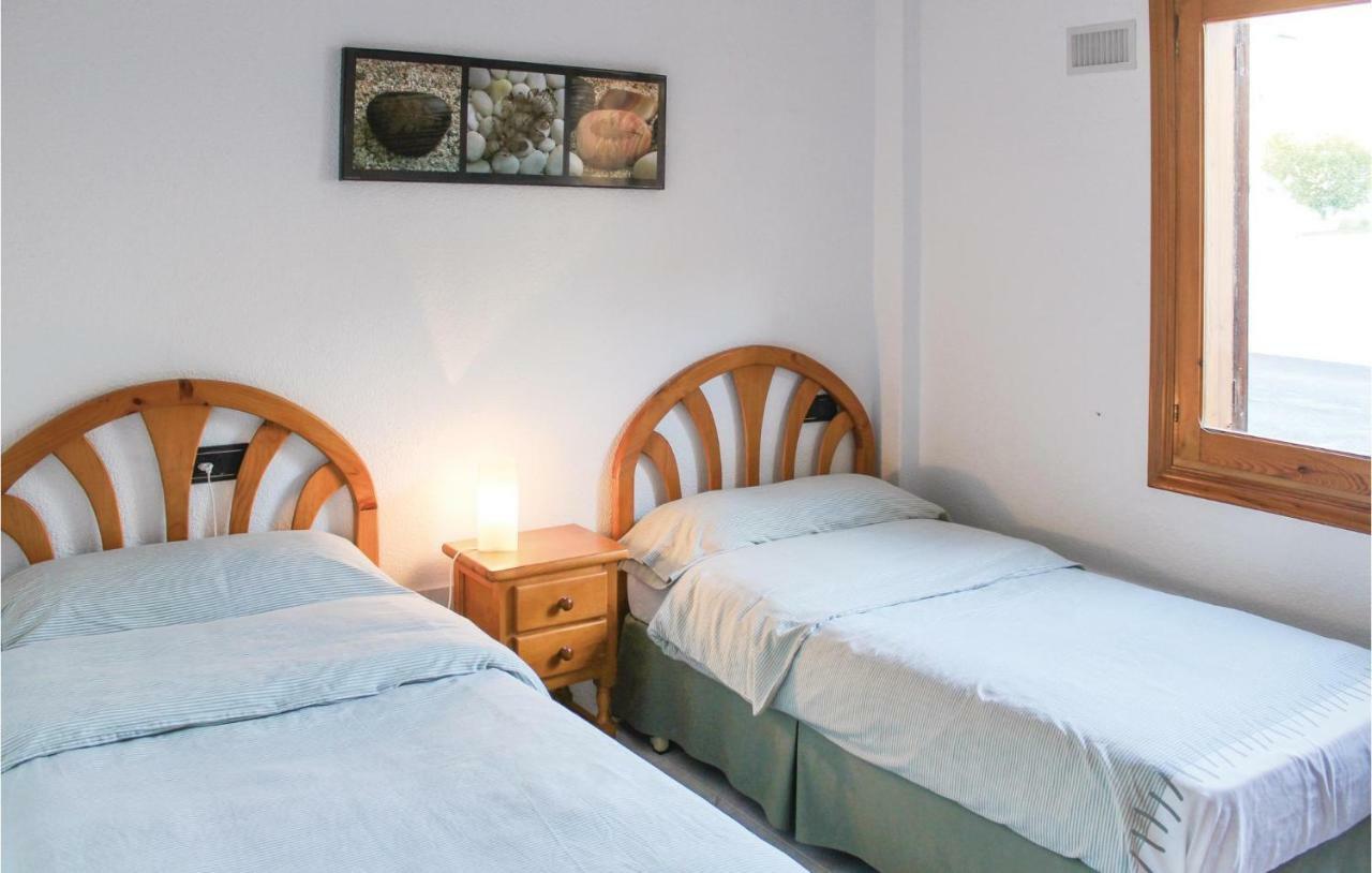 1 Bedroom Gorgeous Apartment In Рохалес Екстериор снимка